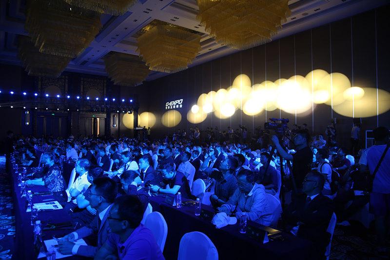 贝克汉姆点燃世界足球峰会，五大巨星在蚌埠预测世界杯