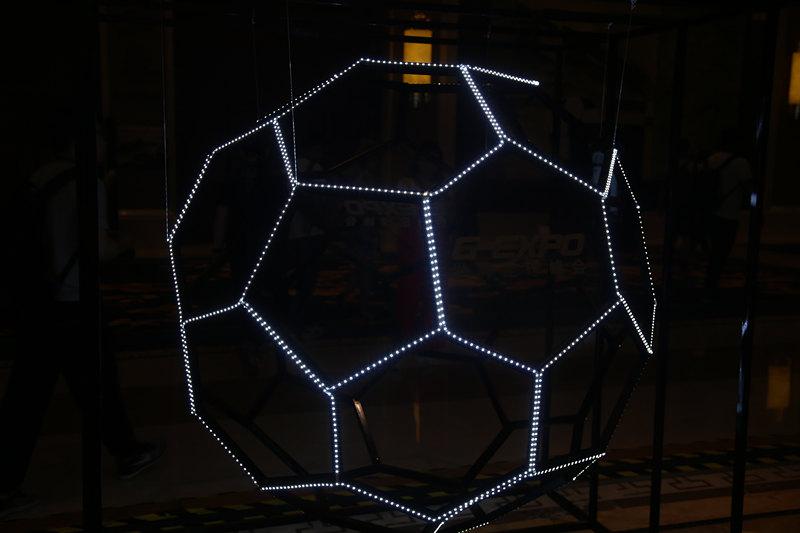 贝克汉姆点燃世界足球峰会，五大巨星在蚌埠预测世界杯