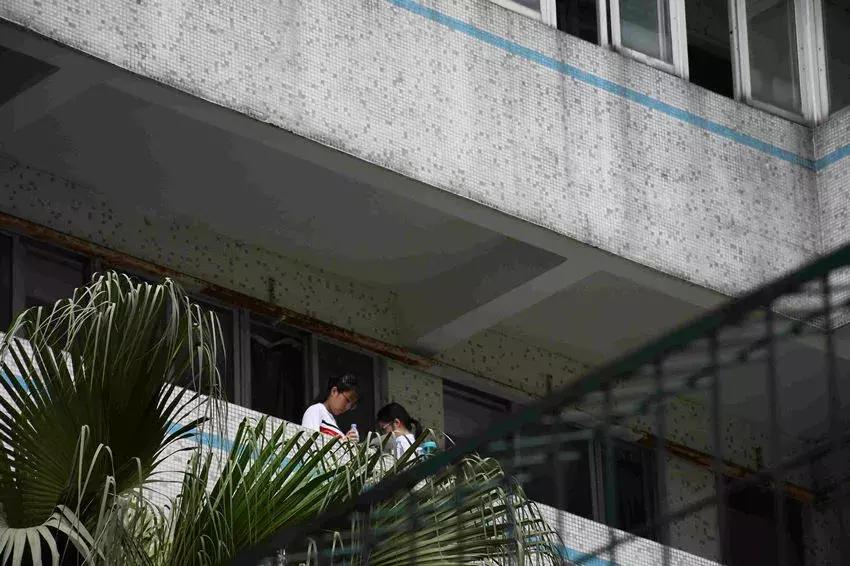 高考汕头几个考场,高考第一天学校门口人山人海