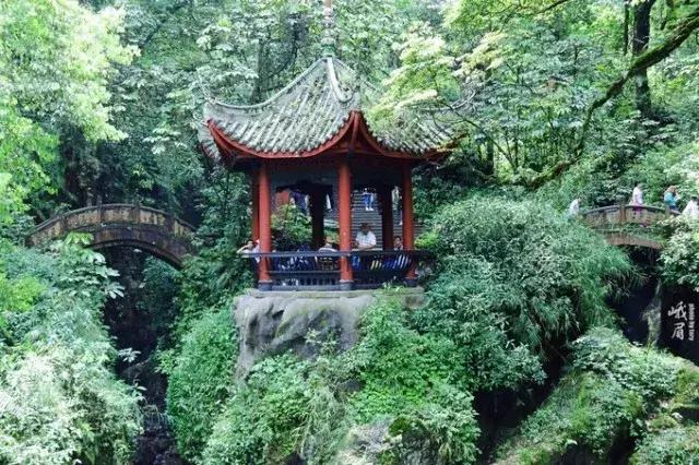 带着女生去峨眉山,带着女友穷游