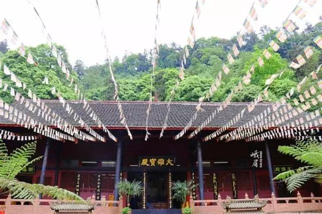 带着女生去峨眉山,带着女友穷游