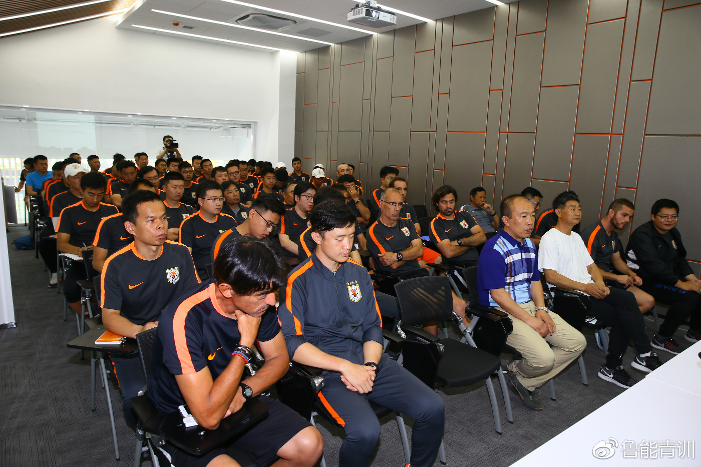 c罗恩师出任中国国足主帅,穆里尼奥当过c罗教练吗