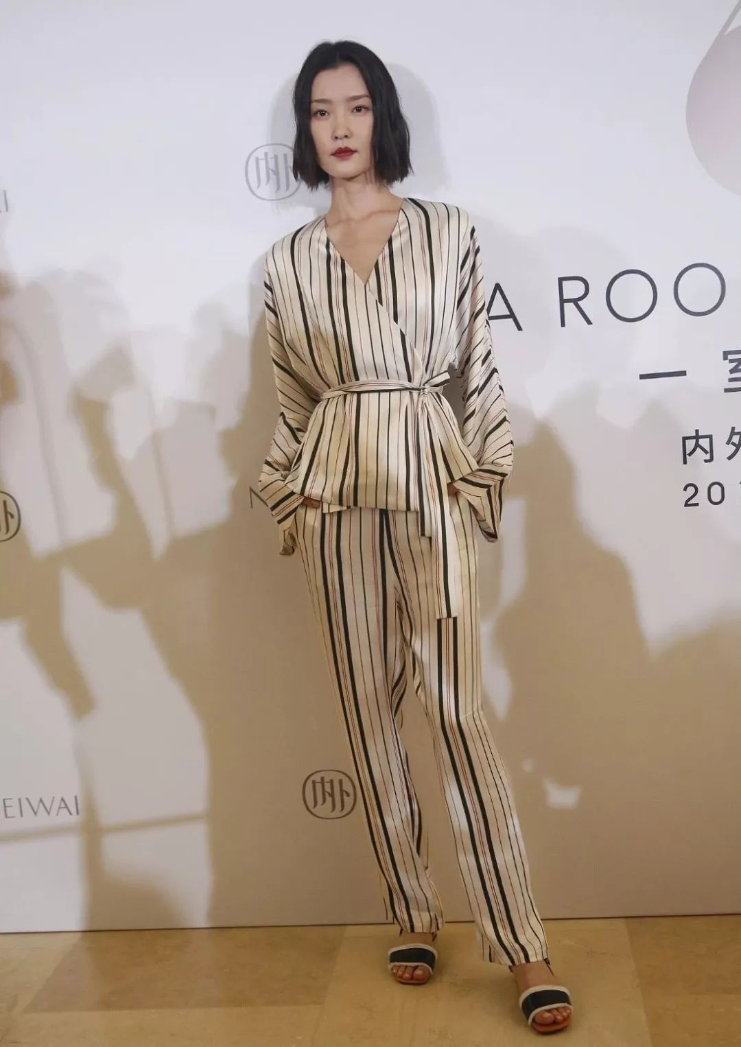 腿上长竖着的条纹,腿上长竖条纹