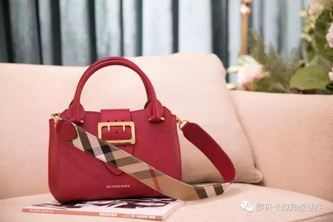 她们买了不少包，但天天背的还是这几个