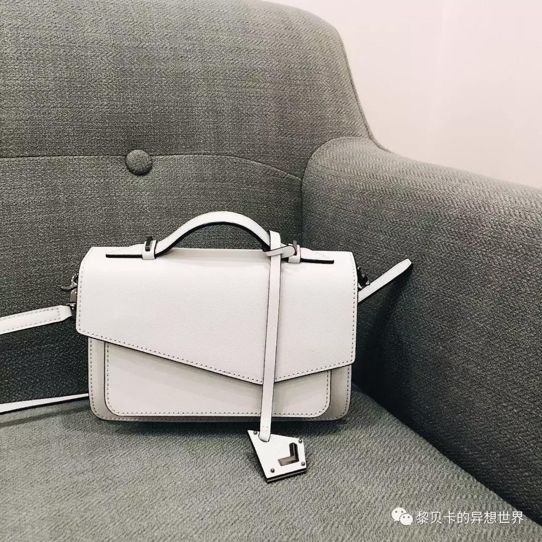 她们买了不少包，但天天背的还是这几个