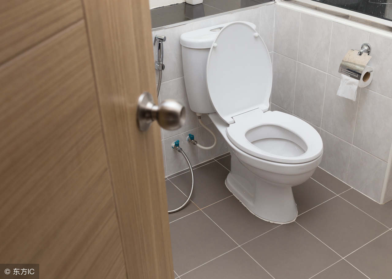 正确冲马桶的方法,正确冲马桶