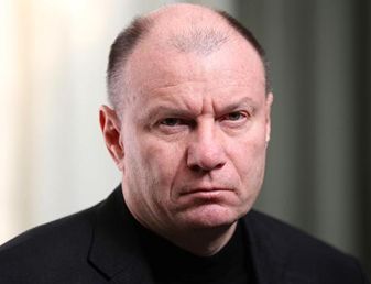 俄罗斯九大顶级富豪发家史大揭秘，钢铁公司CEO绰号——“坦克”