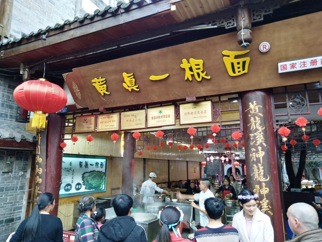 成都郊外的黄龙溪古镇,的确是一个耍水嘻嘻放松的好地方