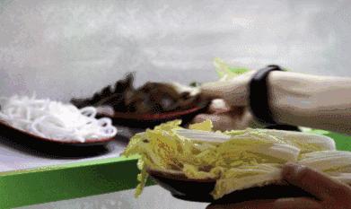 这家餐厅怎么做的如此火爆,这家餐厅的菜品丰富多样