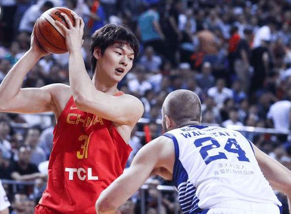 中国男篮不敌澳大利亚8秒,上海生死较量中澳男篮对抗赛