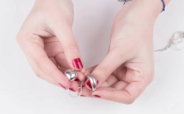 洗白袜子的小妙招及原理,白色袜子变黄了怎么快速洗白