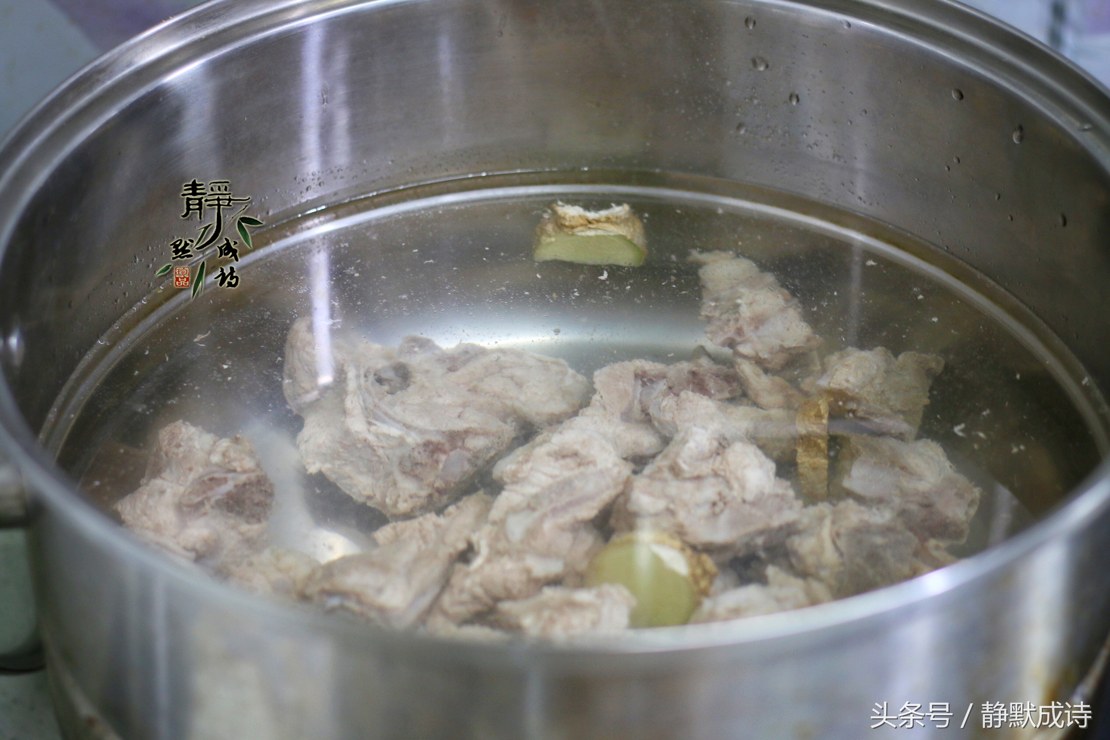 怎么熬一锅好的骨头汤,羊骨头汤奶白色妙招