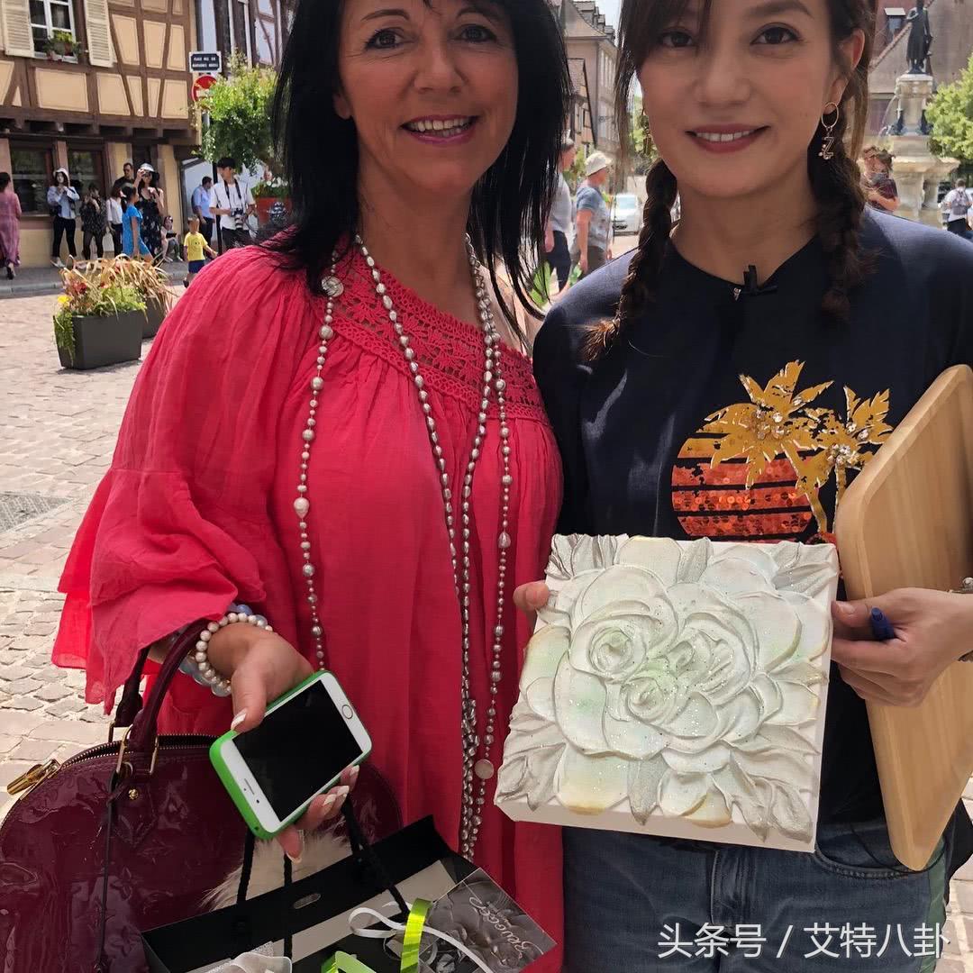 赵薇雕像,赵薇法国骑士勋章