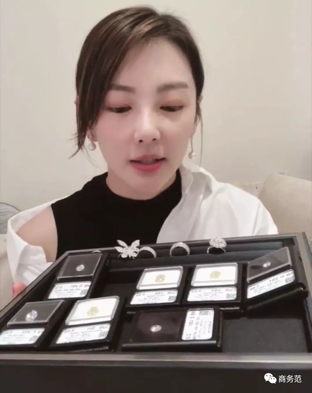 女强人范冰冰黄圣依,黄圣依各种凹造型