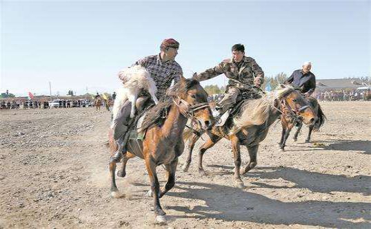 哈萨克民族叼羊视频,哈萨克族叼羊大赛震撼视频