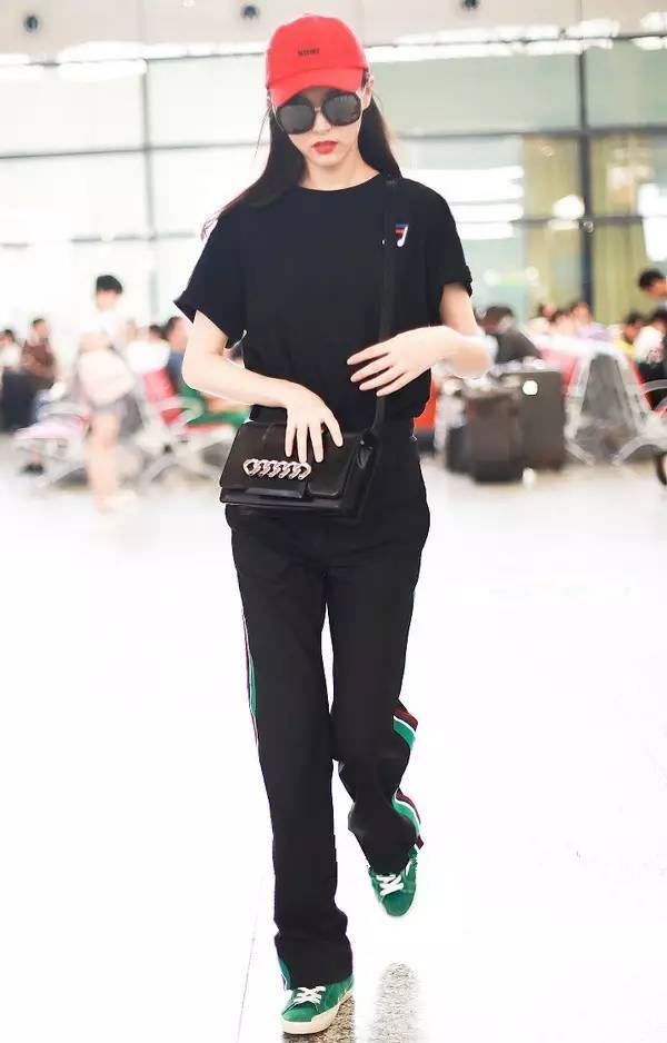 女明星都爱的小众私服品牌,明星同款衣服平价牛仔外套