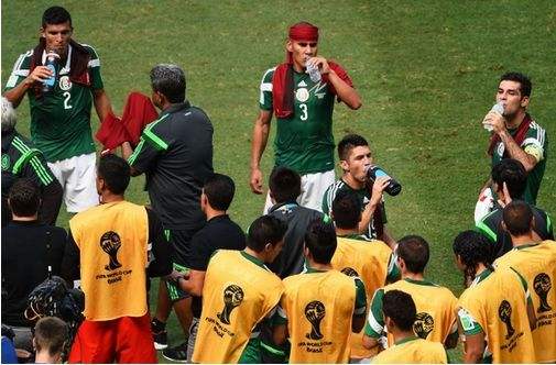 世界杯为了让比赛更精彩，居然“强制”运动员喝水