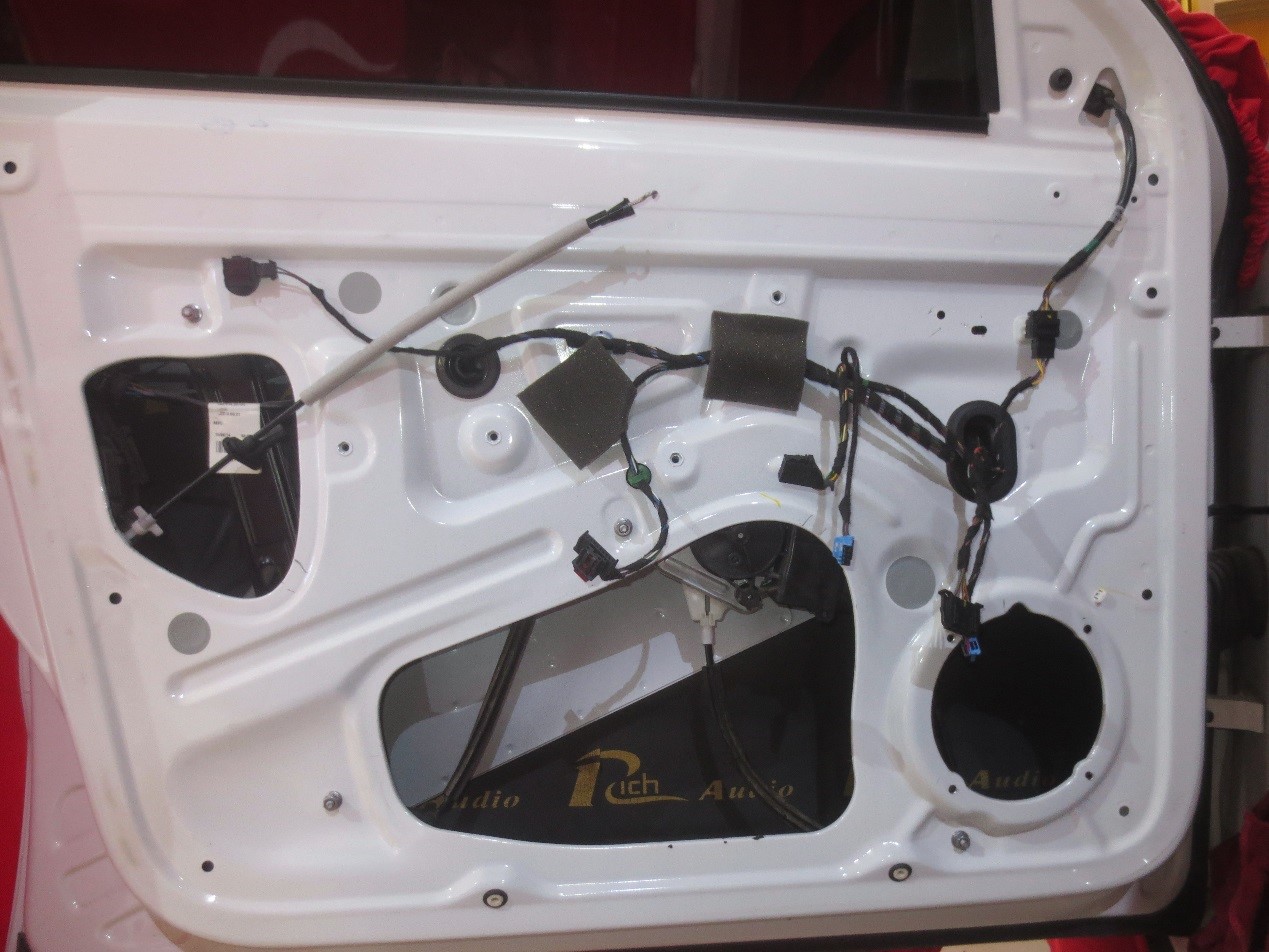 大众朗逸音响怎么只有一边有声音,大众朗逸音响突然不响了怎么回事