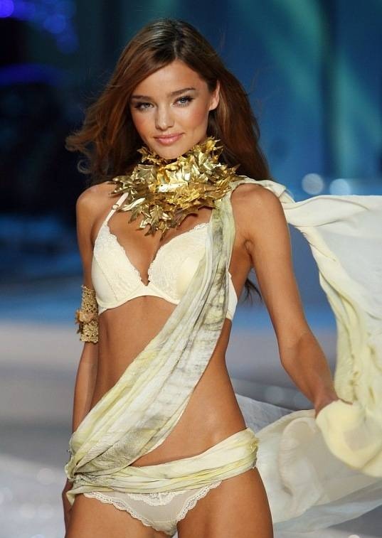 米兰达可儿最后一次维密走秀,米兰达可儿戴过几次维密翅膀
