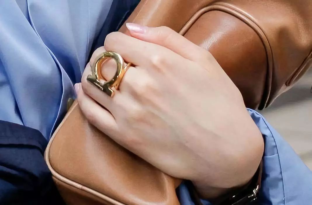 提升穿搭质感的首饰推荐,只穿基础款