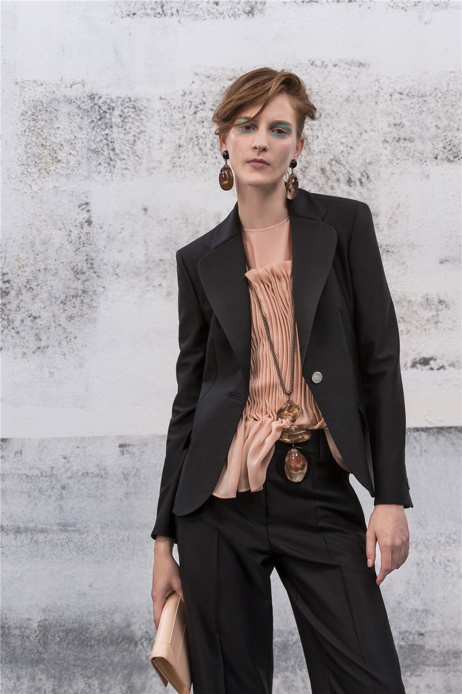 giorgioarmani女装风格,意大利奢侈品牌giorgioarmani