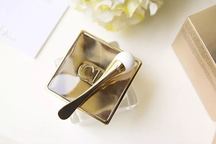 范冰冰豪华化妆台,范冰冰的化妆柜里有什么