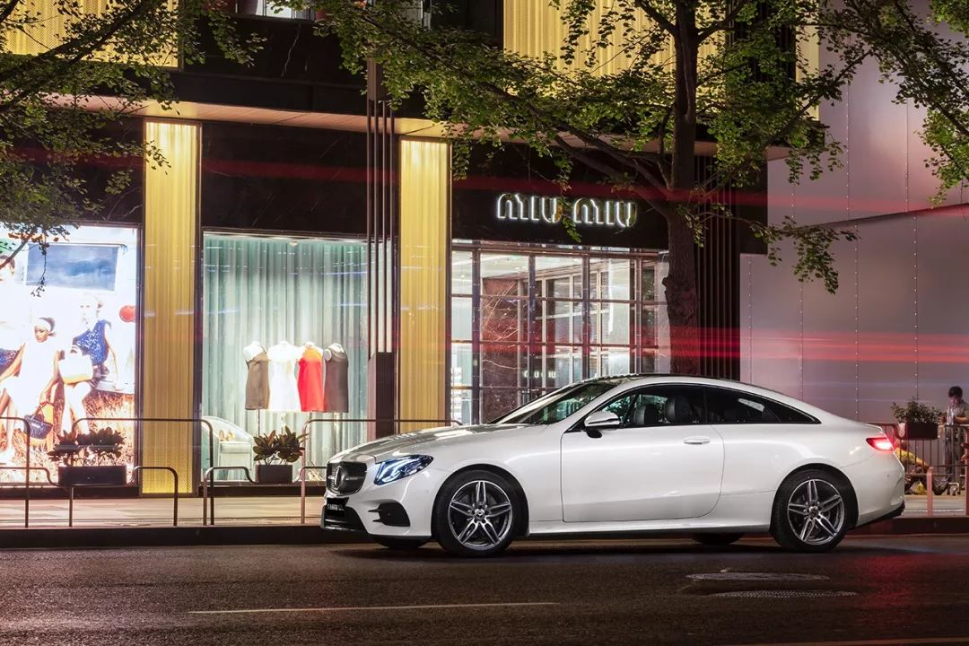 10年奔驰e200试驾视频,夜空中最亮的星惊艳版