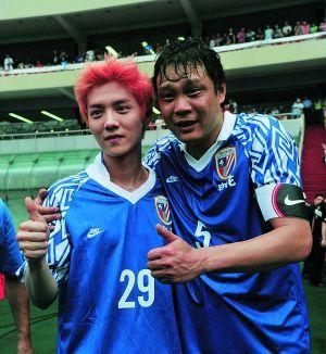 鹿晗雪地足球赛,鹿晗踢足球重返17岁