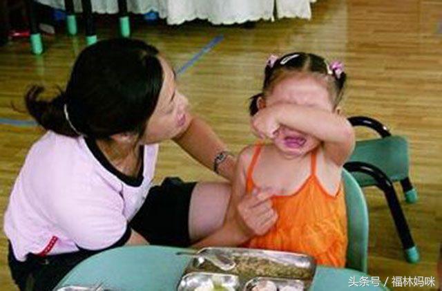 孩子哭闹怎么办育儿师一招搞定,孩子哭闹怎么办爸爸一招止哭