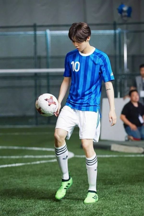 鹿晗凭实力解说世界杯,鹿晗解说世界杯状态