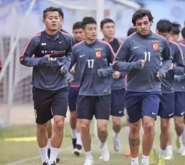 球星穿内衣，世界杯开幕啦