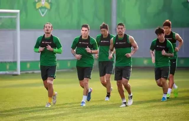 球星穿内衣，世界杯开幕啦