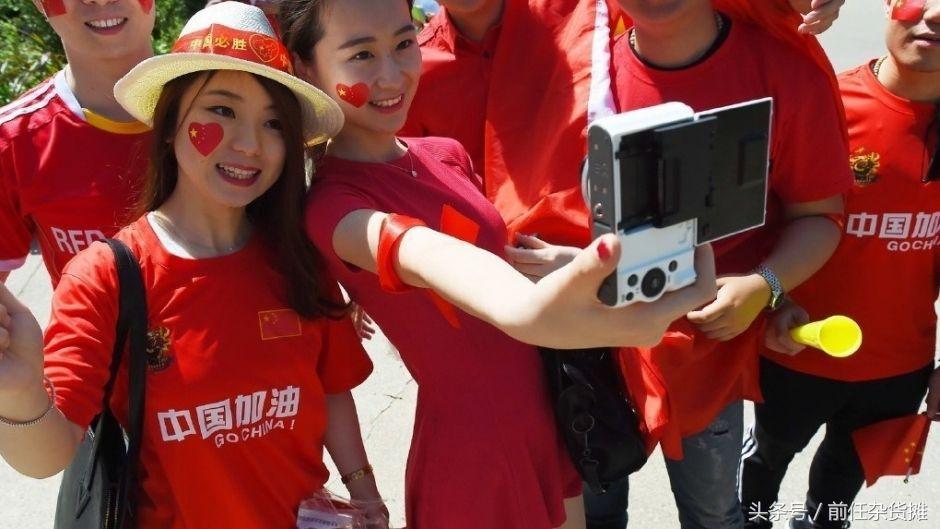 别人家的老婆：女子为球迷老公打造豪华世界杯看球厅