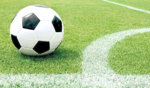 蹴鞠怎么样变成足球的,蹴鞠传承千年的中国足球