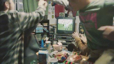 实况足球从开始到现在,20年陪你打游戏的人还在吗