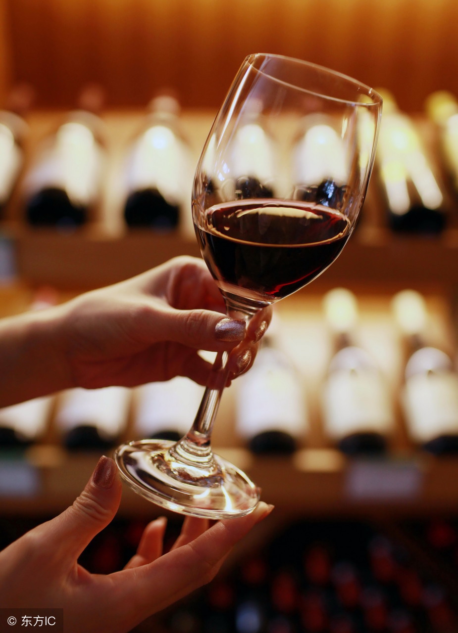 怎么辨别奔富407红酒真假,法国小龙船红酒如何辨别真假