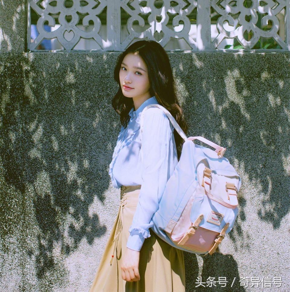 林允给爸爸买了台手机险遭退货，网友：看来我们的父母都一样