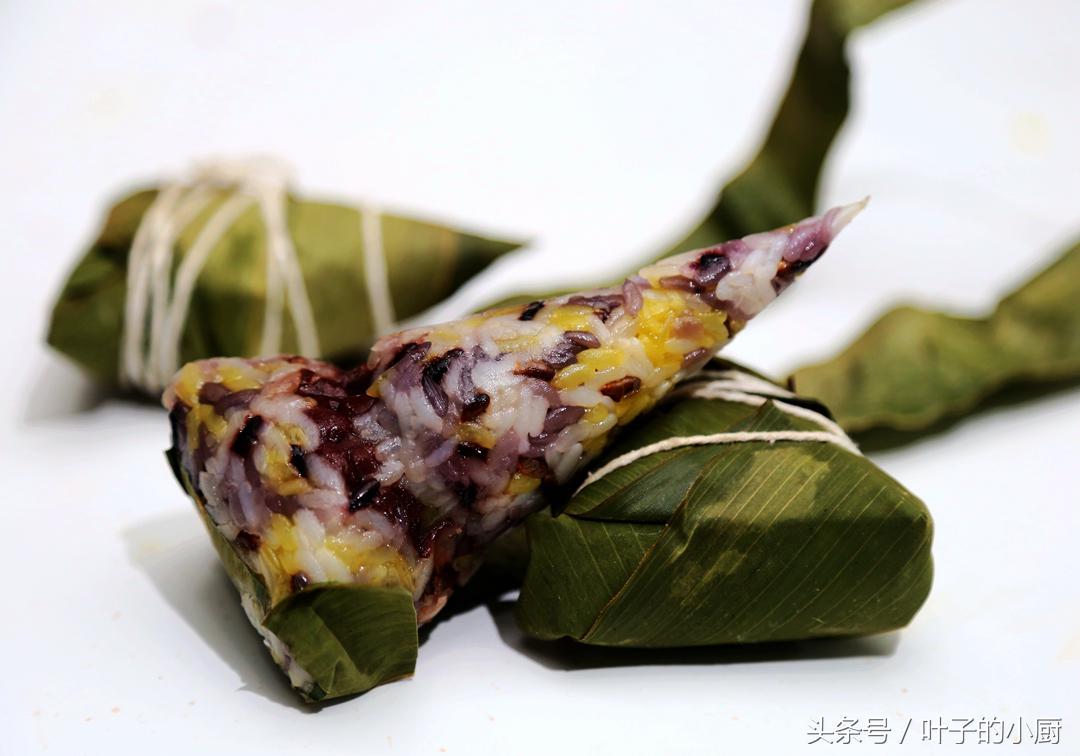 不会包粽子简单的蒸一下,不会包粽子的慢动作