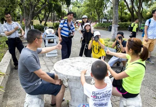 “无声孩子”用镜头向世界表白：“如果没有声音，就用快门让世界充满色彩”