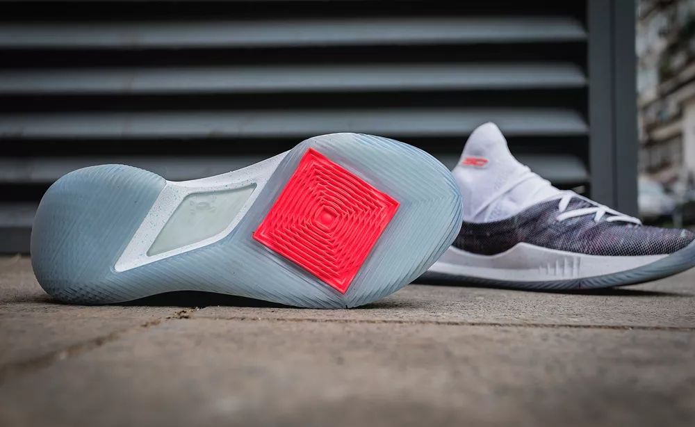 库里战靴7开箱,穿上库里专属球鞋感受极致脚感