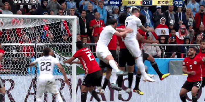 世界杯埃及0:1乌拉圭,球迷险些跳楼,幸好乌拉圭在89分钟进球!