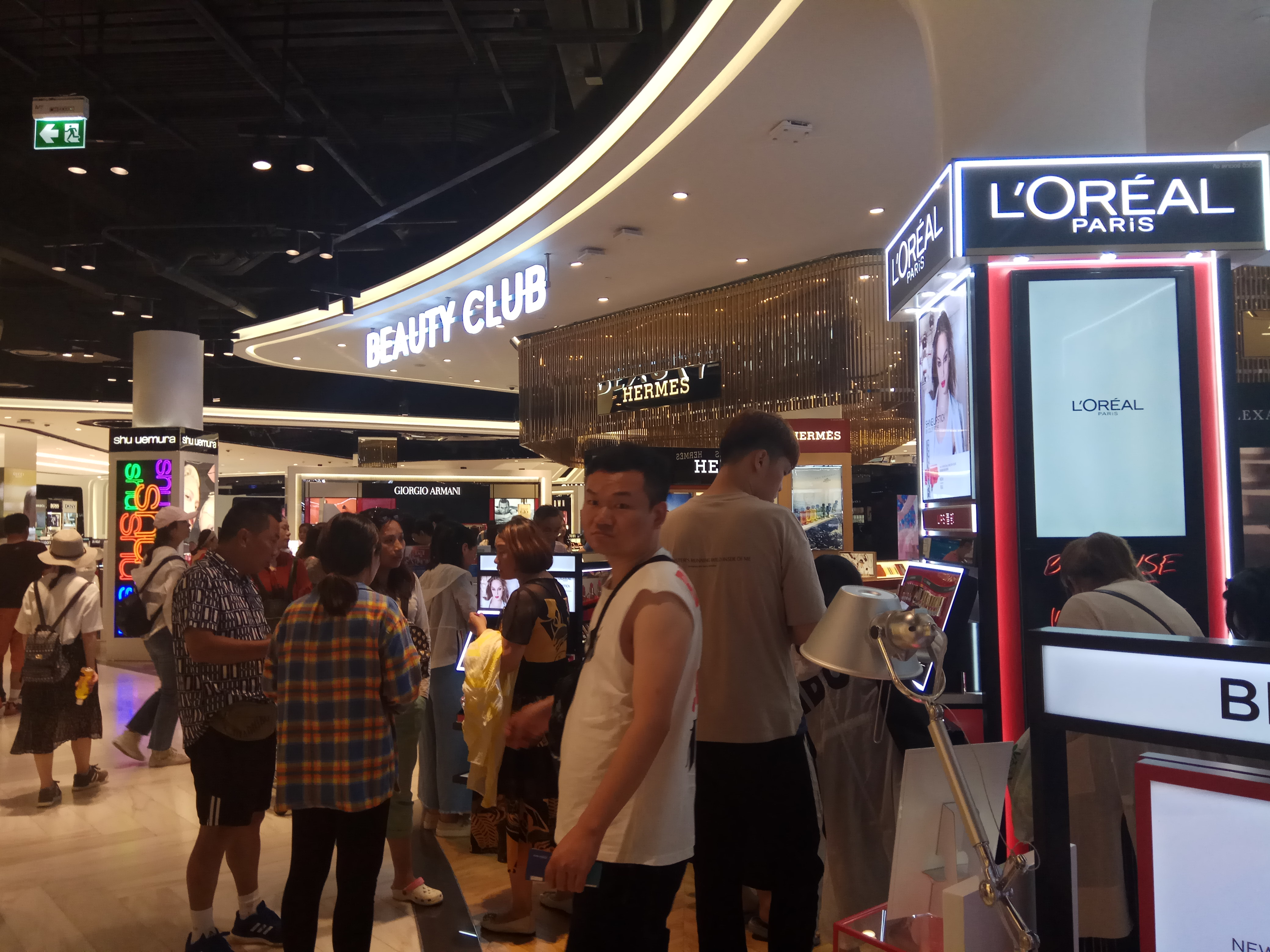 泰国王权免税店怎么免费接送,泰国王权免税店附近海鲜自助