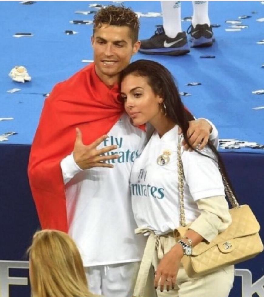 c罗的4个孩子都是亲生的吗,c罗的4个孩子