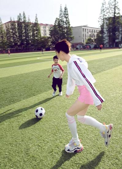 黄圣依安迪近照,黄圣依安迪短发