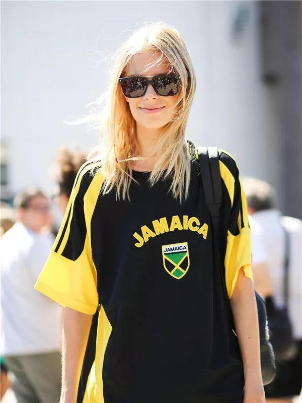 世界杯和男朋友看球,世界杯抢球衣