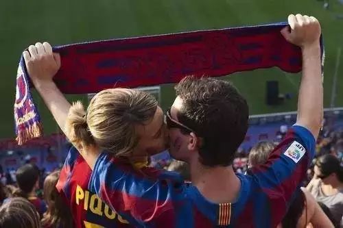 如果你的男朋友喜欢足球,如果一个男人爱上你了怎么办