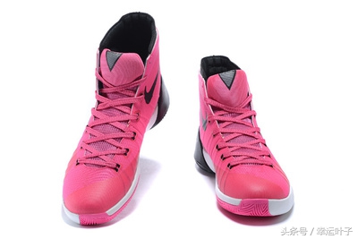 上可在球场厮杀,下可将水泥铲平!说的就是这些“骚粉色”球鞋