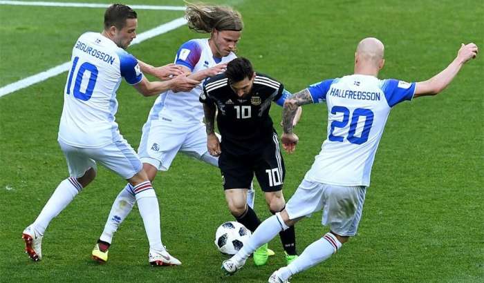 世界杯c罗梅西被刷下去了吗,世界杯梅西采访时骂的什么