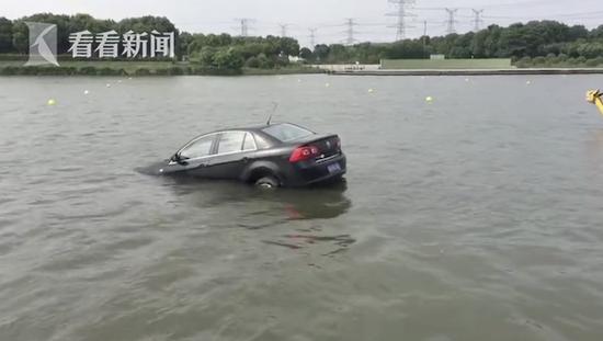 宝石火山爆发,火山喷发遇见特大暴雪