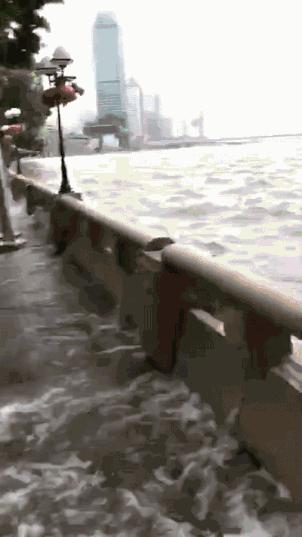 雨天触电如何急救心肺复苏,雨天触电如何急救